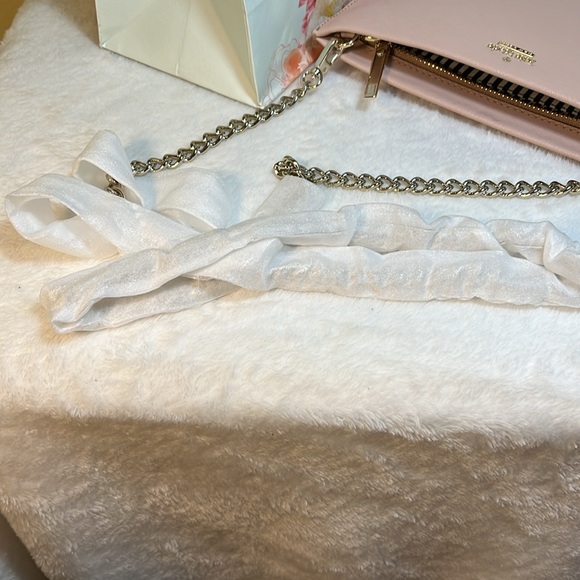 Kate Spade Bag gold name on outside of bag, pink leather, gray and white lining - Picture 7 of 9